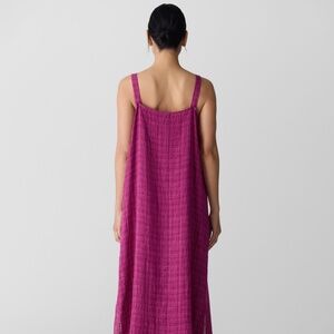EILEEN FISHER Puckered Organic-Linen Plaid Dress in Sangria in XXS